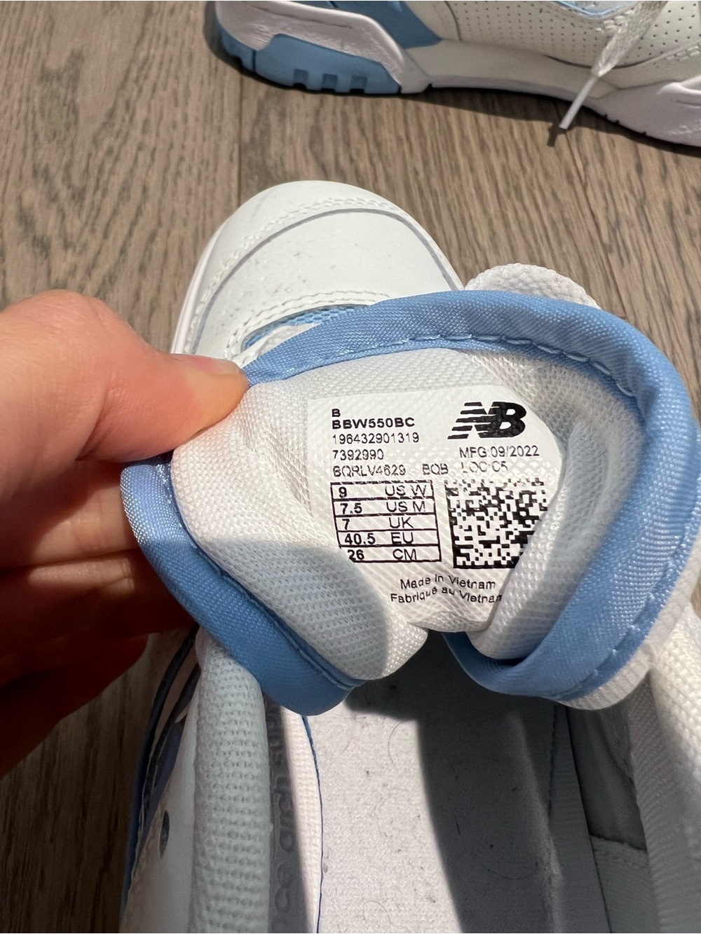 New Balance 550 White and Light Blue Sneakers - Picture 4 of 4